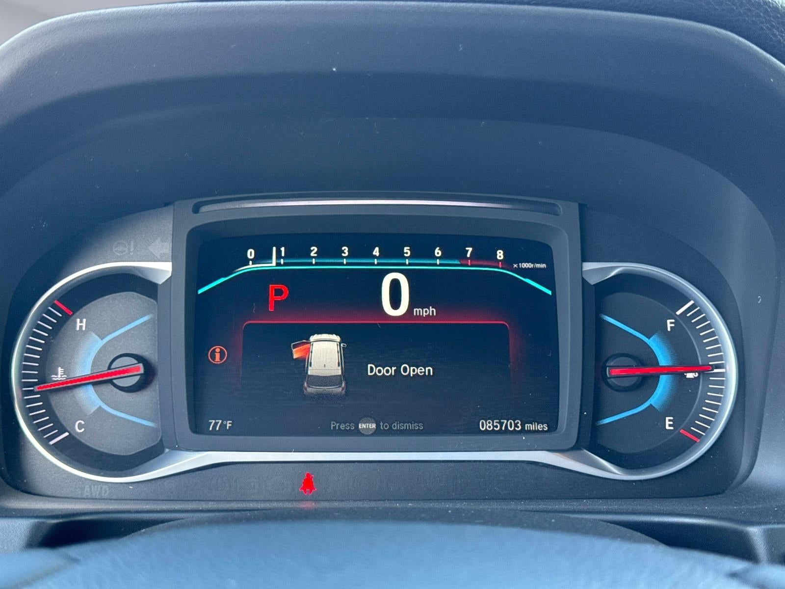 2022 Honda Pilot Touring w/Rear Captain's Chairs