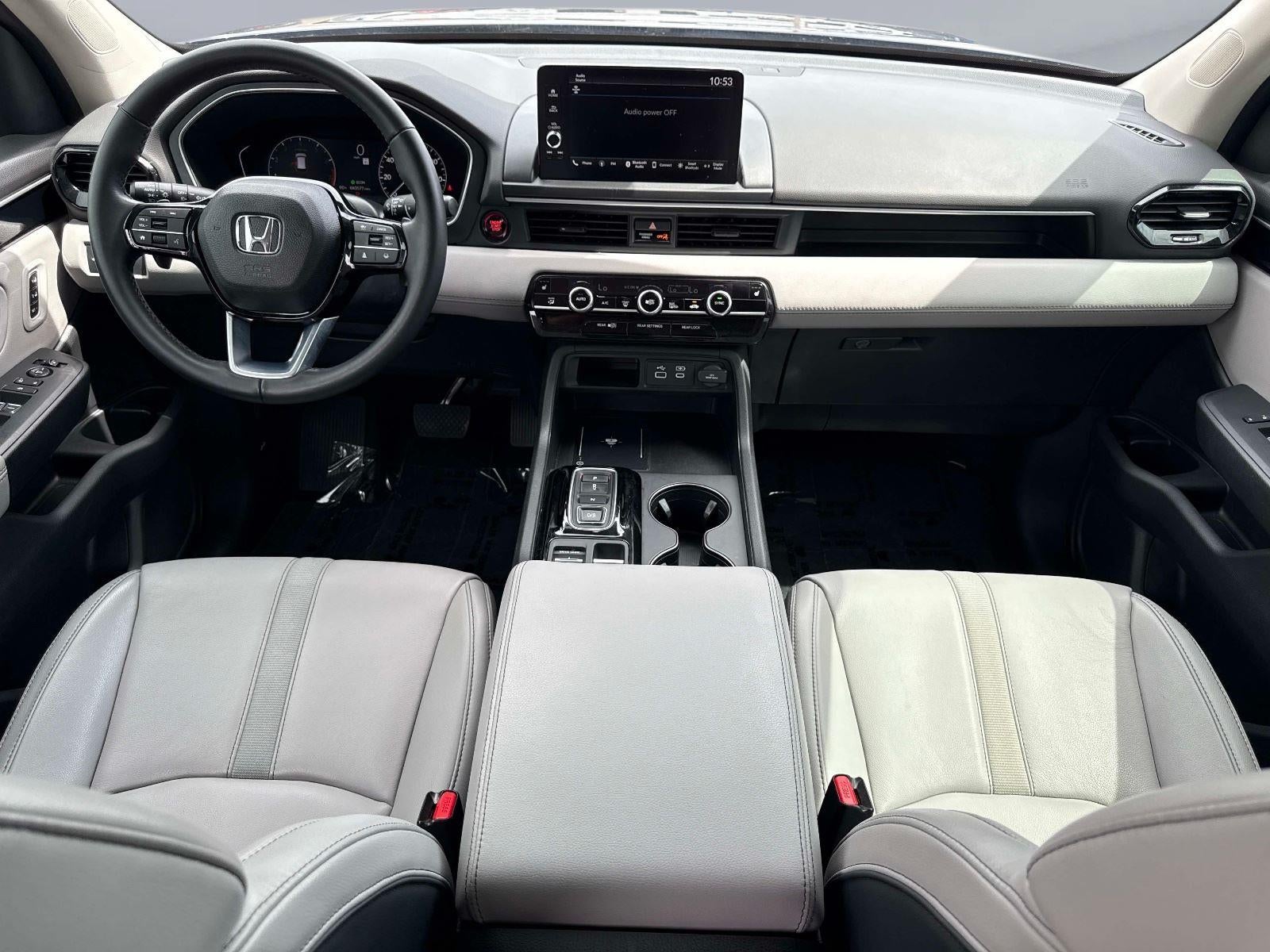 2023 Honda Pilot EX-L w/Rear Captain's Chairs