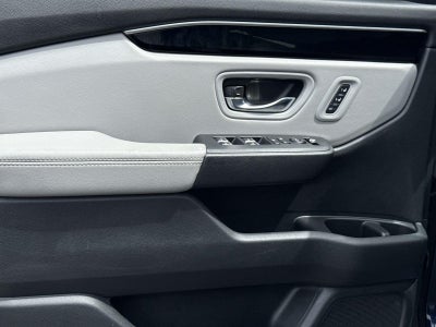 2023 Honda Pilot EX-L w/Rear Captain's Chairs