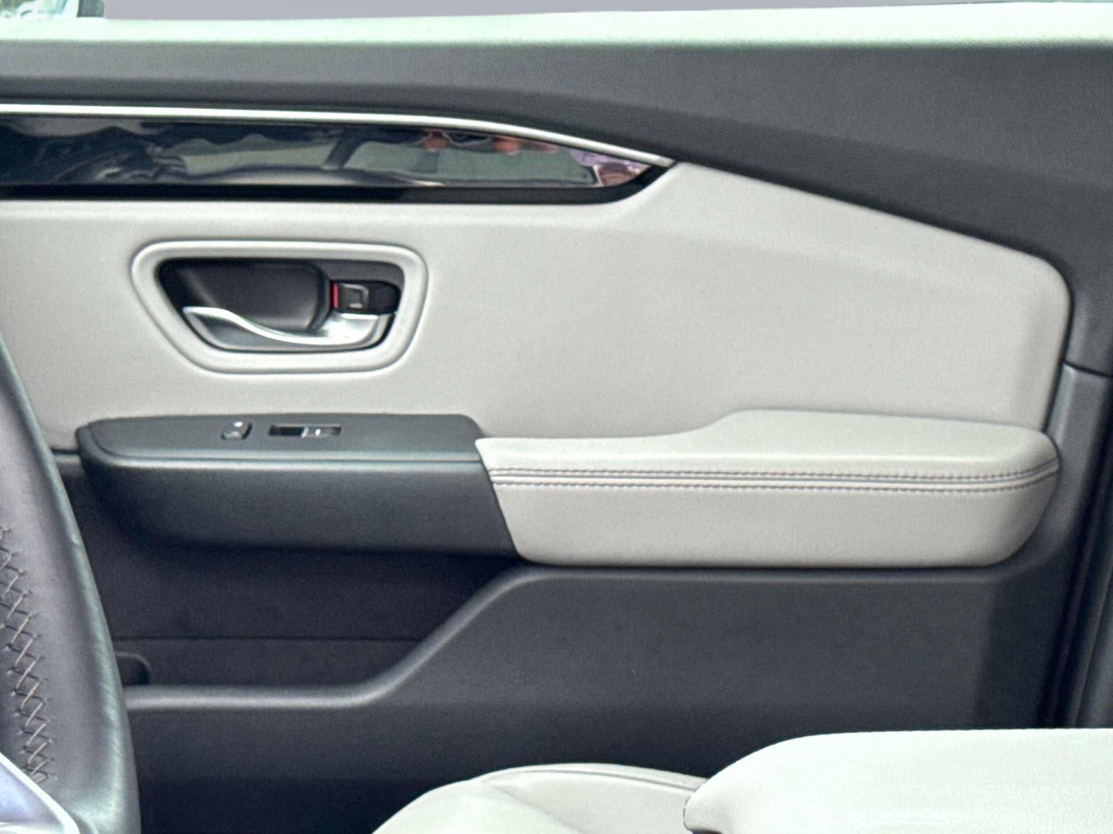 2023 Honda Pilot EX-L w/Rear Captain's Chairs
