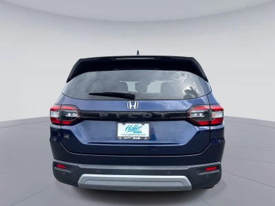 2023 Honda Pilot EX-L w/Rear Captain's Chairs