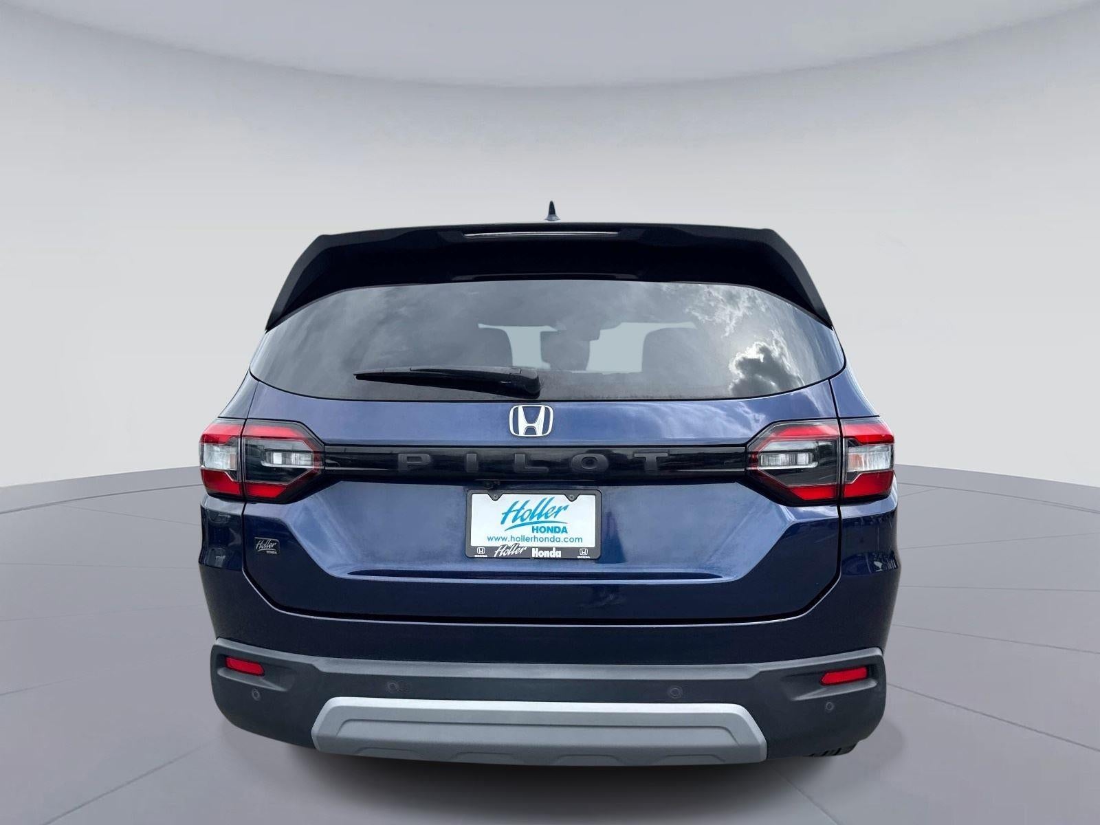 2023 Honda Pilot EX-L w/Rear Captain's Chairs