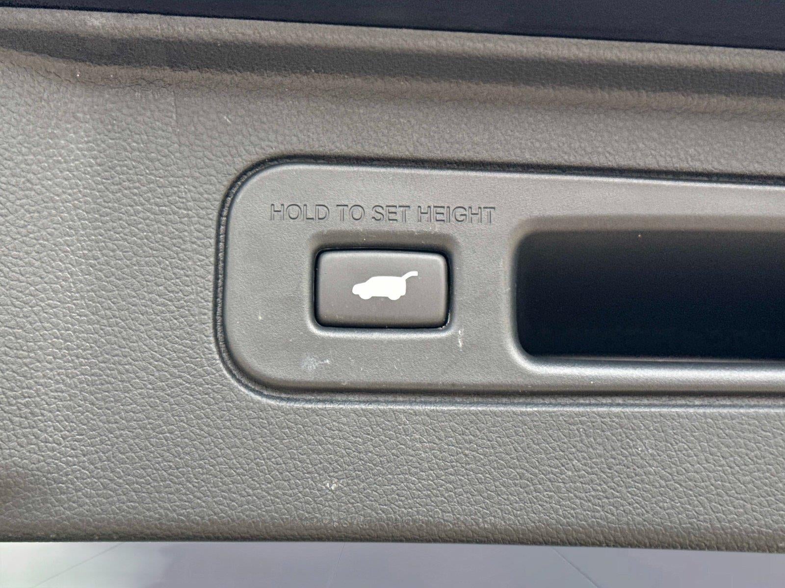 2023 Honda Pilot EX-L w/Rear Captain's Chairs