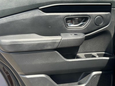 2023 Honda Pilot EX-L w/Rear Captain's Chairs