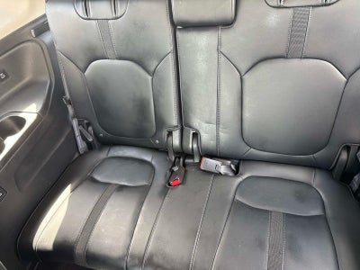 2023 Honda Pilot EX-L w/Rear Captain's Chairs