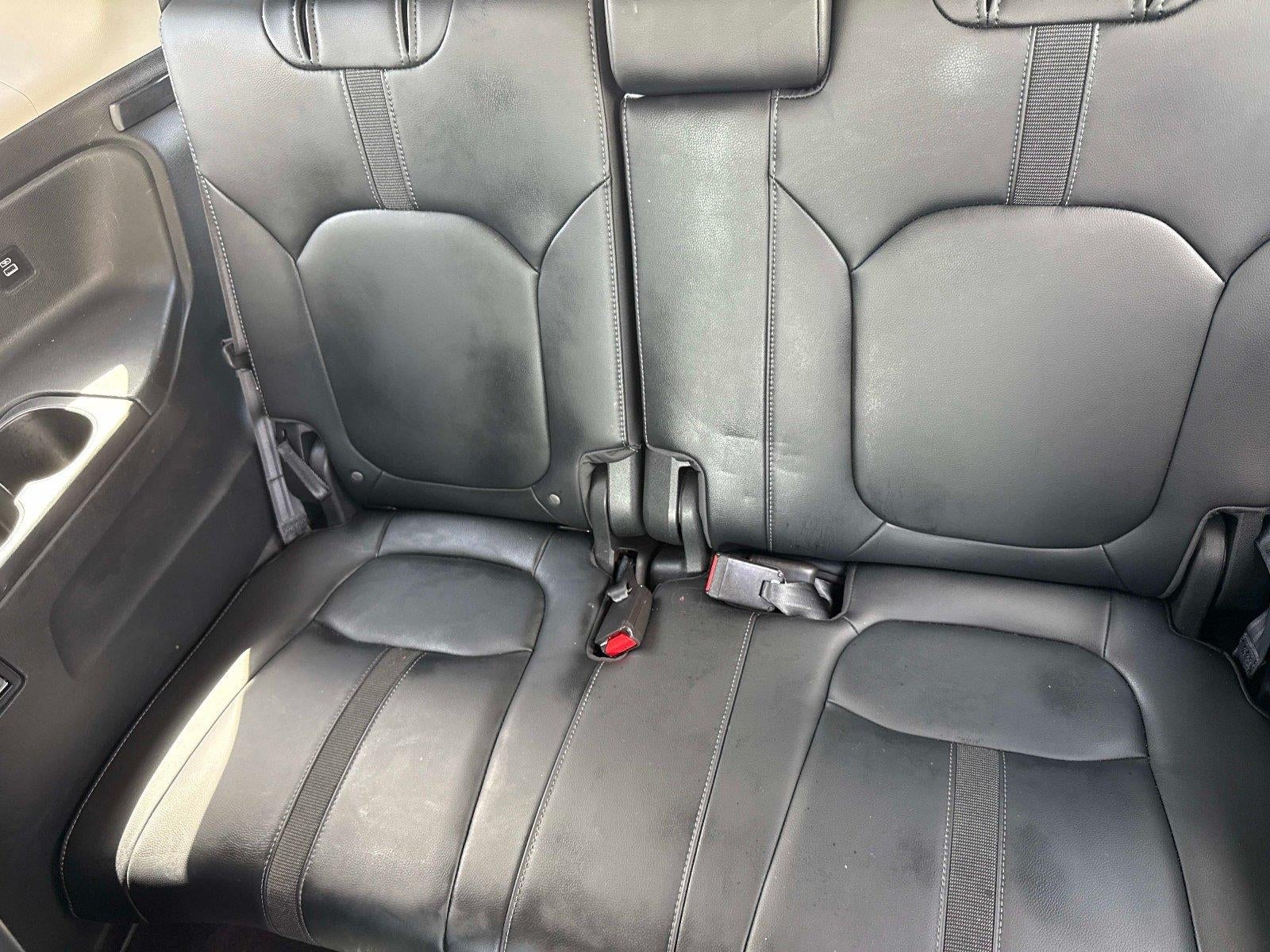 2023 Honda Pilot EX-L w/Rear Captain's Chairs