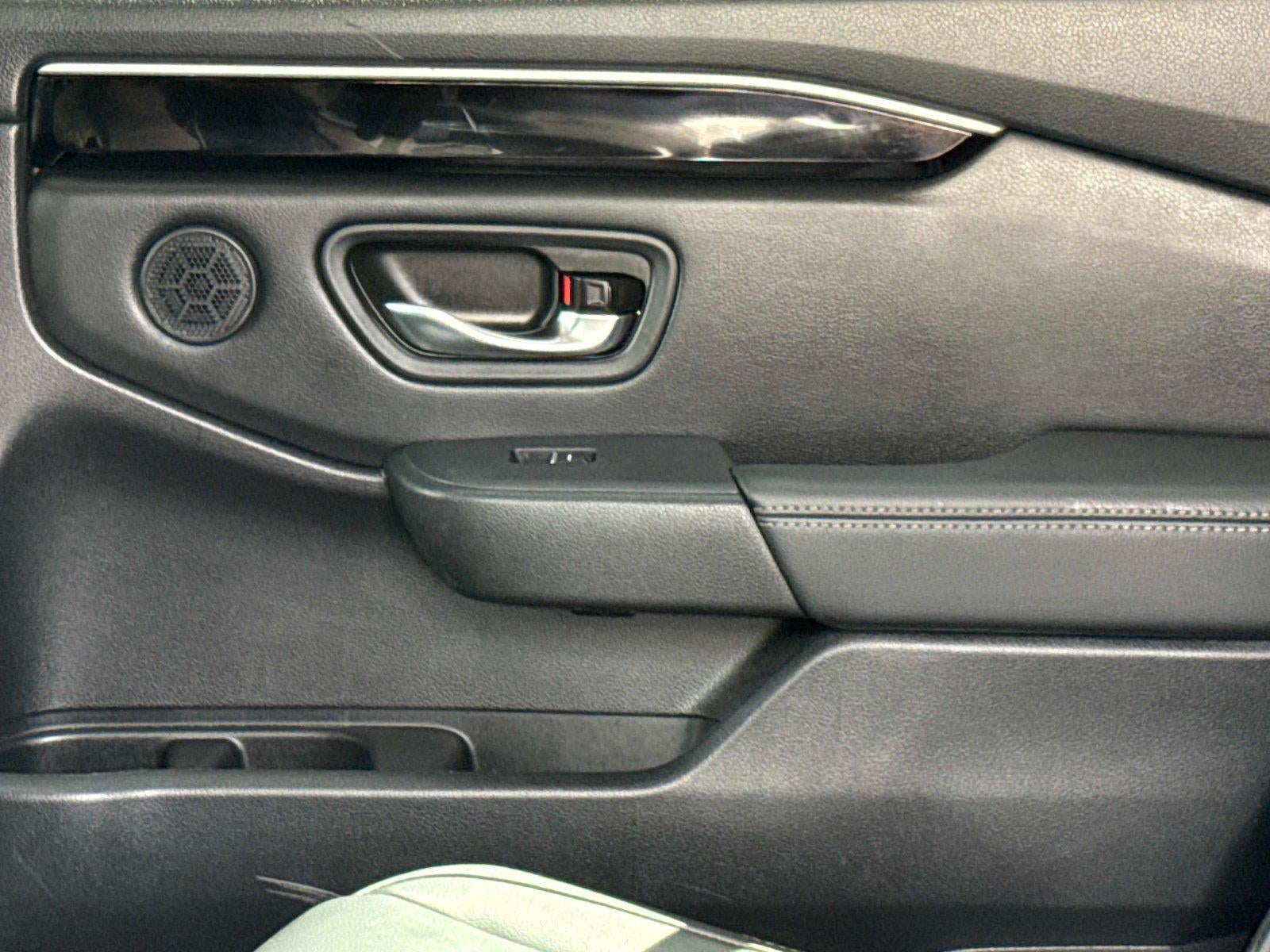 2023 Honda Pilot EX-L w/Rear Captain's Chairs