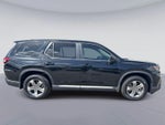 2023 Honda Pilot EX-L w/Rear Captain's Chairs