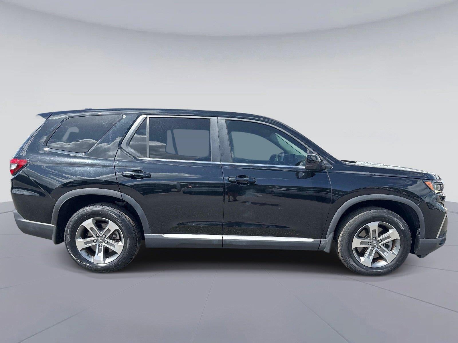 2023 Honda Pilot EX-L w/Rear Captain's Chairs