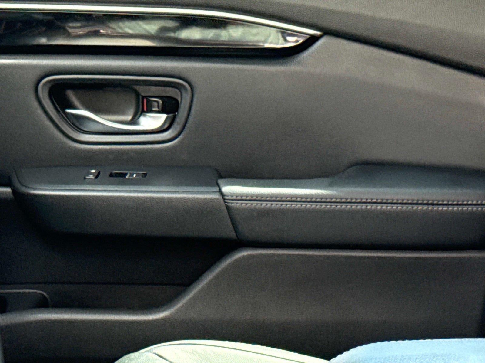 2023 Honda Pilot EX-L w/Rear Captain's Chairs