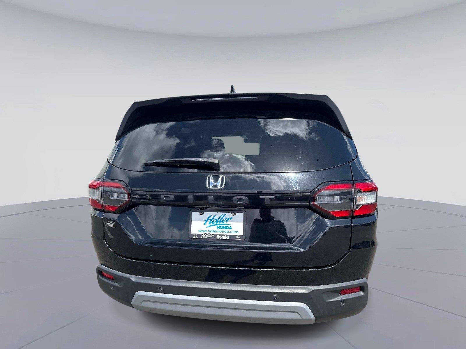 2023 Honda Pilot EX-L w/Rear Captain's Chairs