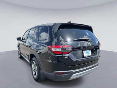 2023 Honda Pilot EX-L w/Rear Captain's Chairs