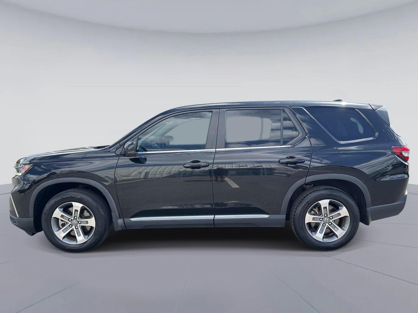 2023 Honda Pilot EX-L w/Rear Captain's Chairs