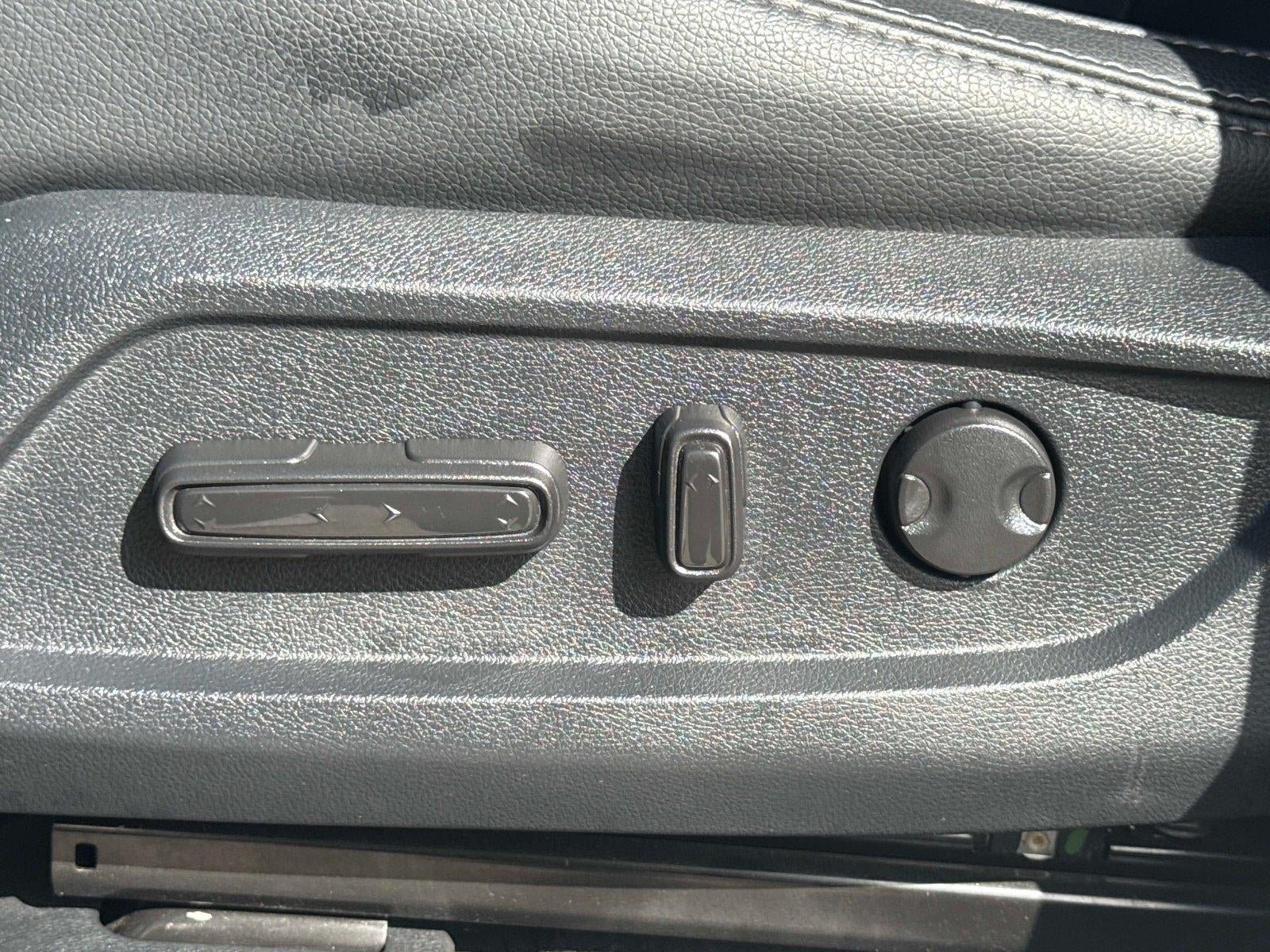 2024 Honda Pilot EX-L w/Rear Captain's Chairs
