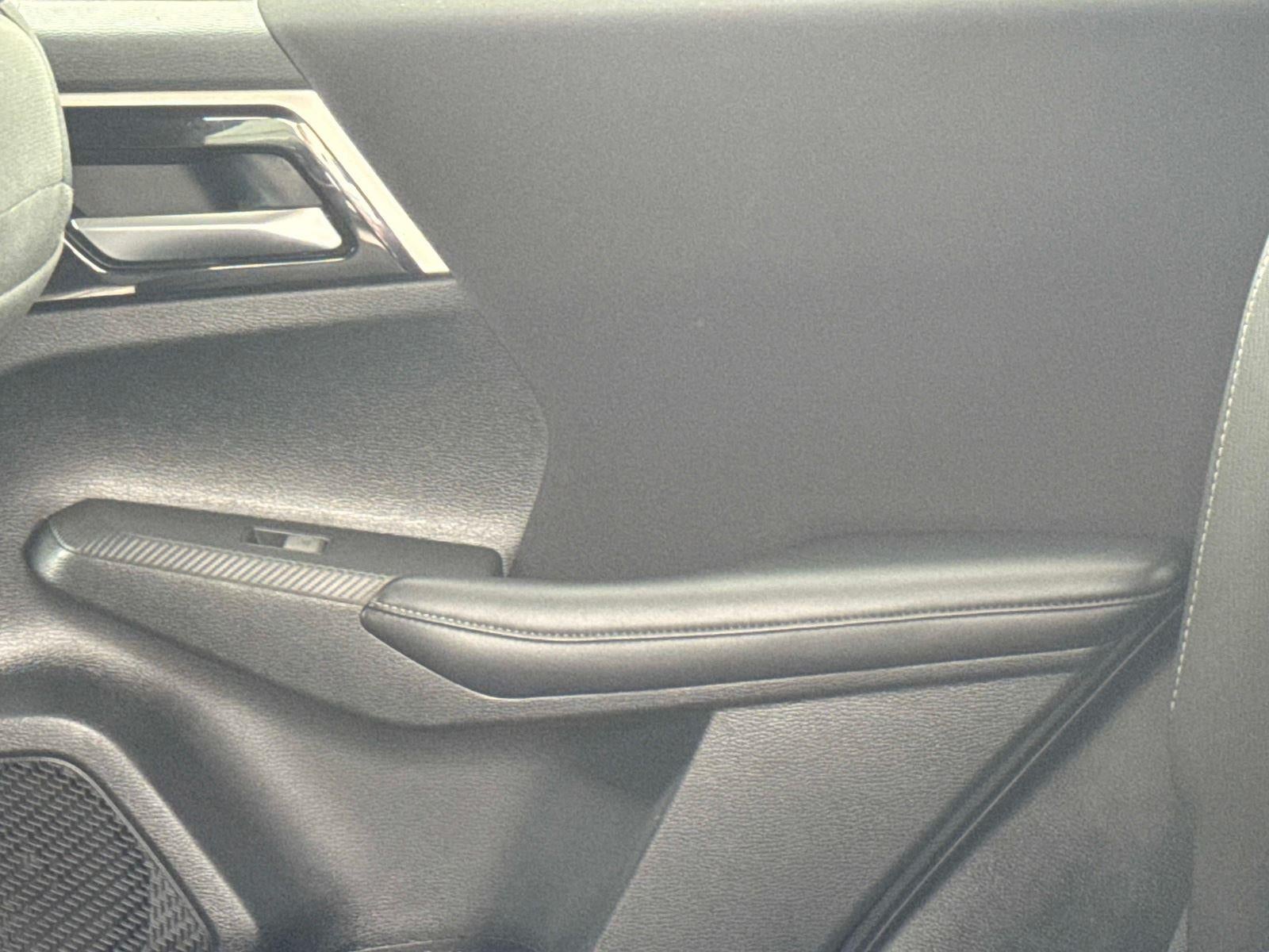 2024 Mitsubishi Outlander ES