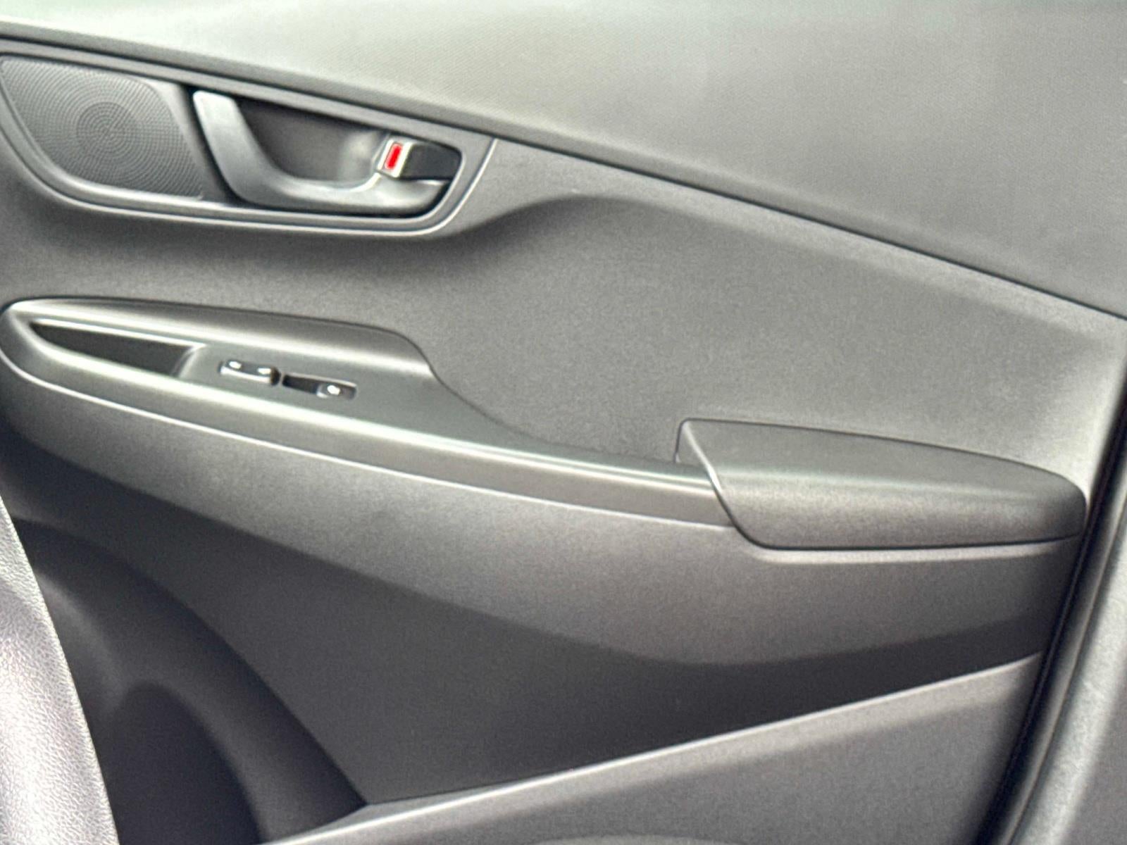 2023 Hyundai KONA SEL SEL