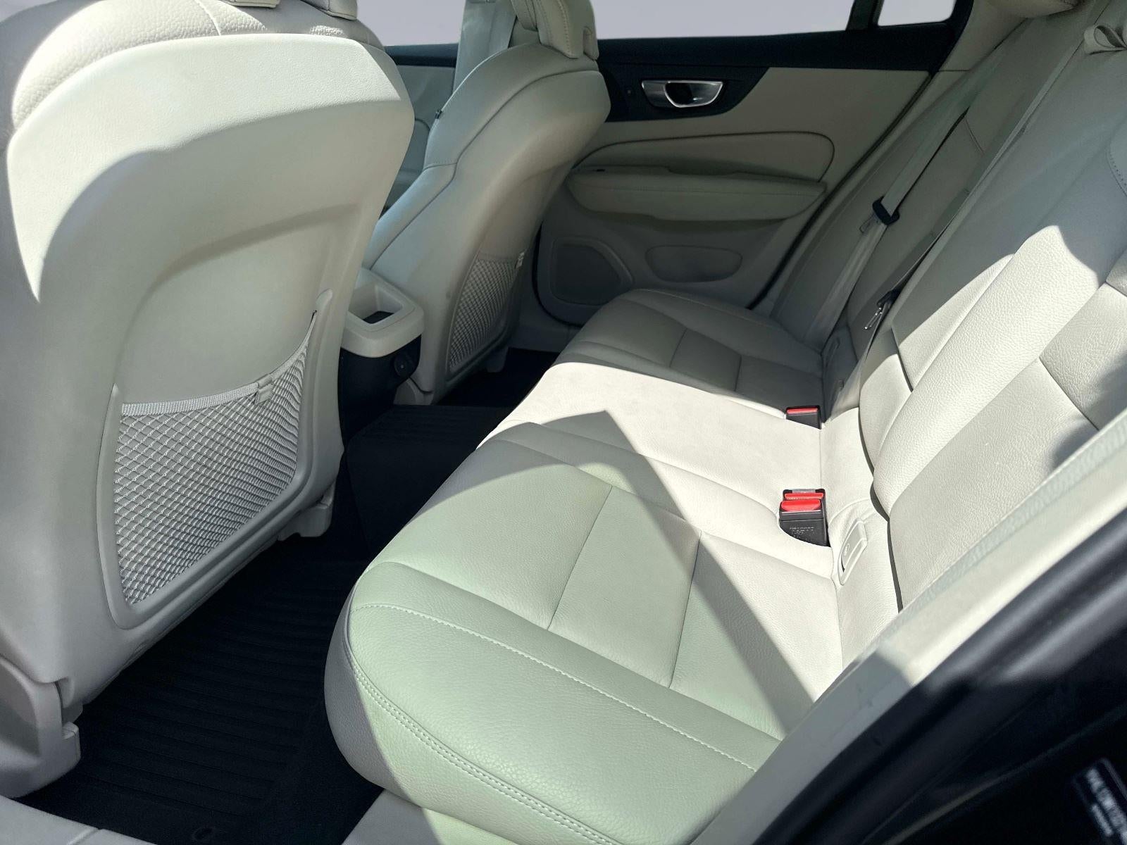 2025 Volvo V60 CROSS COUNT Plus