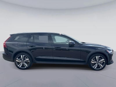 2025 Volvo V60 CROSS COUNT Plus