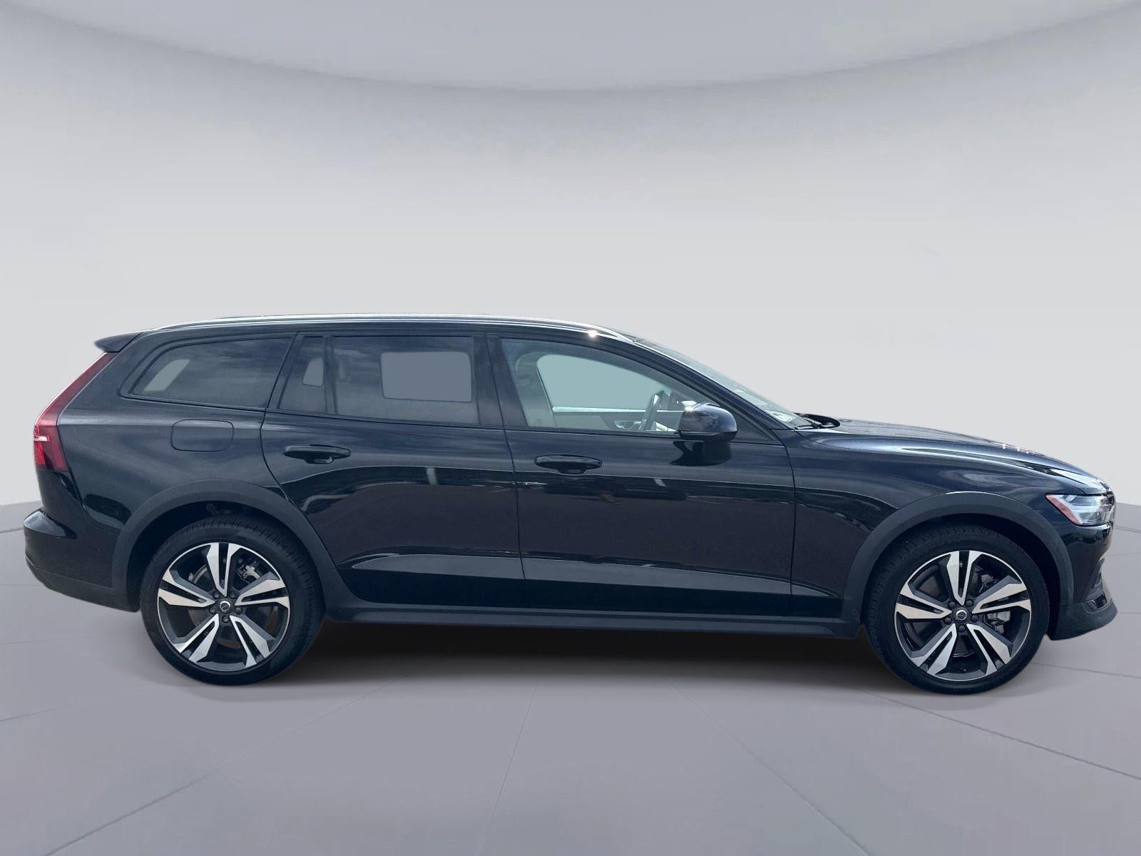 2025 Volvo V60 CROSS COUNT Plus