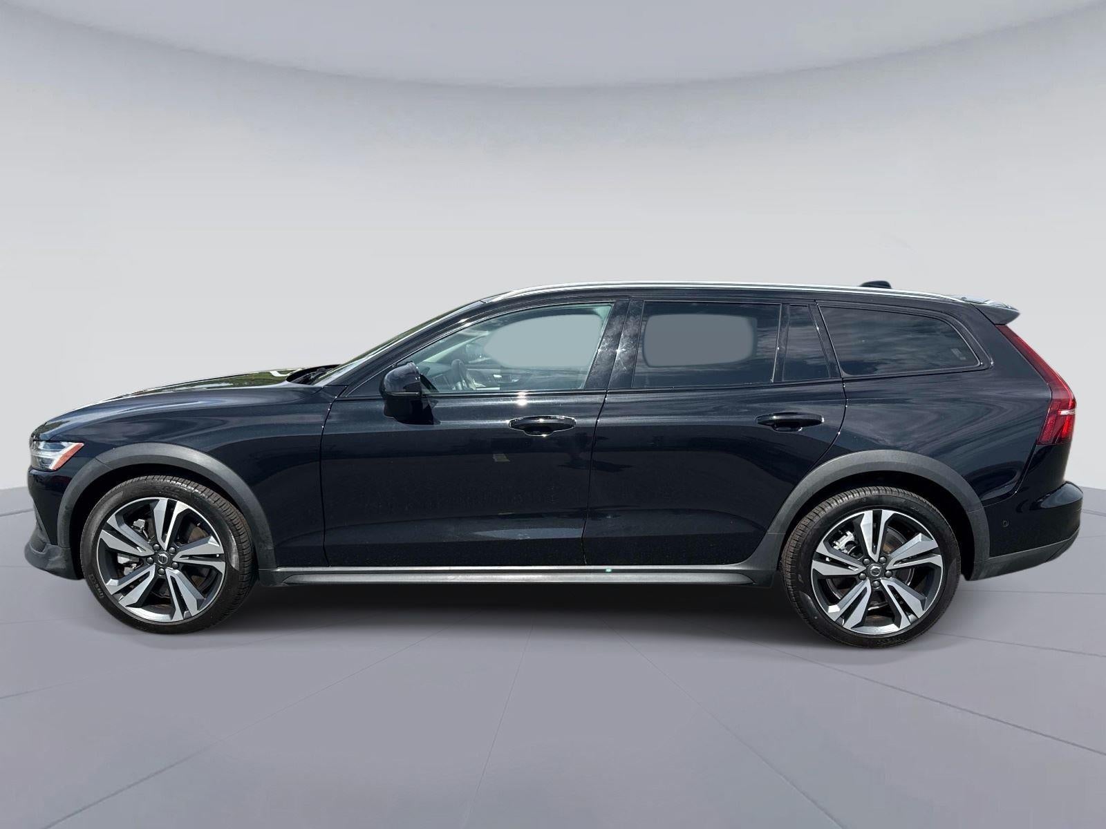 2025 Volvo V60 CROSS COUNT Plus
